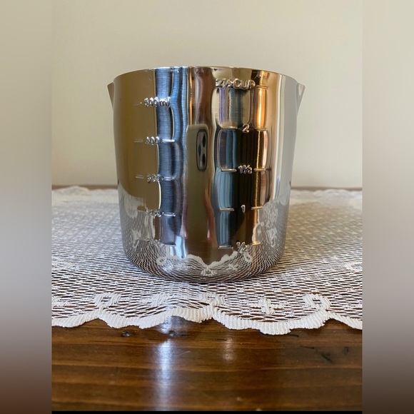 New Stainless 2 1/2 Cup Measure - Picture 4 of 7